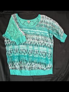 Abstract Vanity Brand Teal And White Top Size Large
